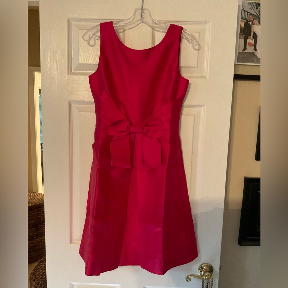 Gorgeous Kate Spade size 4 adorable bow in front.